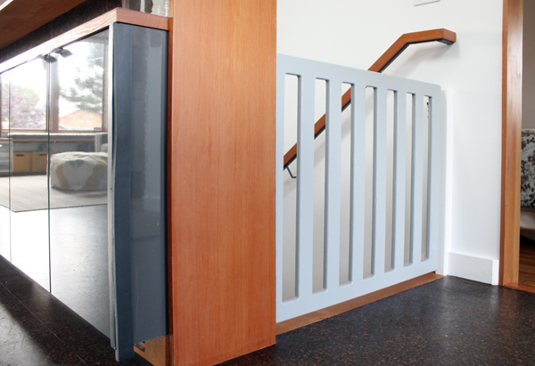 baby gate for offset stairs